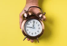 Cosa significa guardare l’orologio a un’ora fissa (il significato di ore fisse e doppie)? Scoprilo qui!